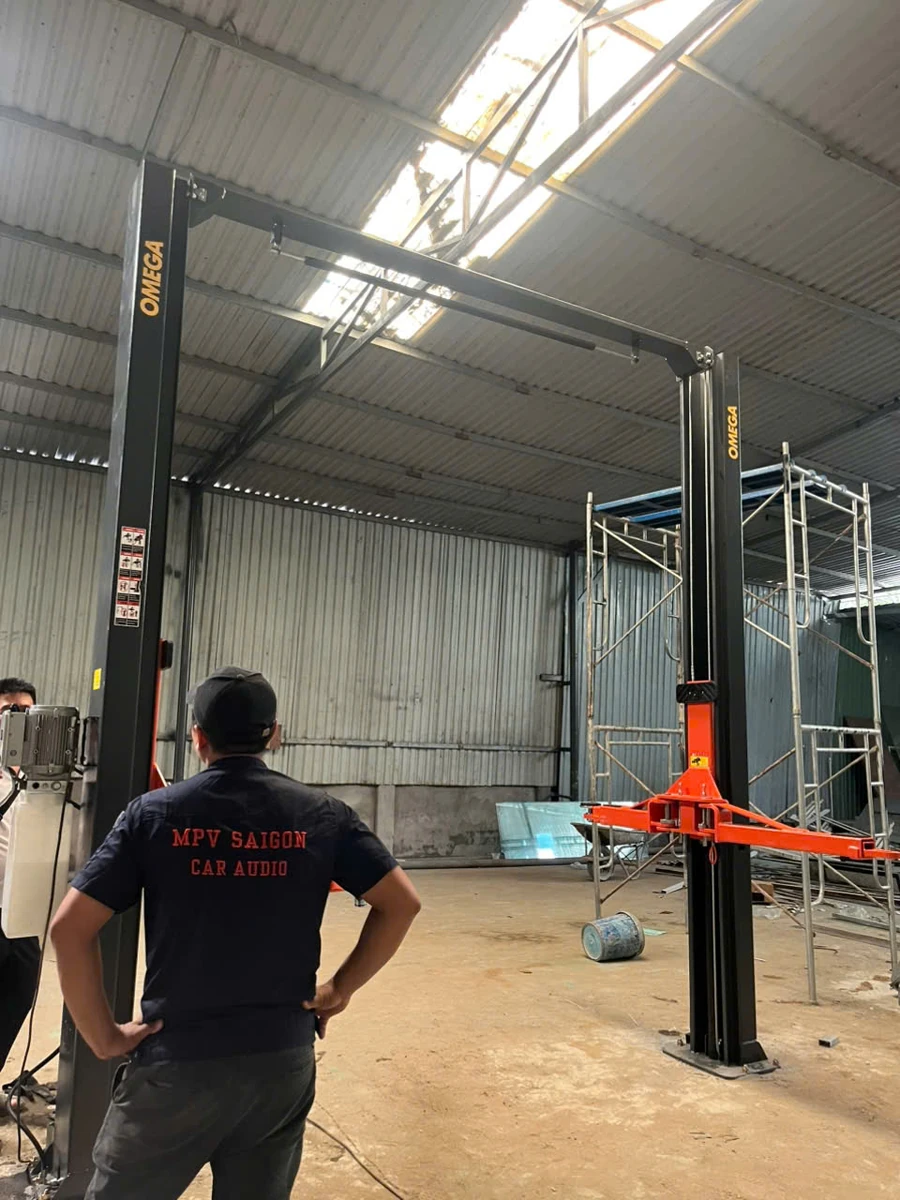 Quy trình lắp đặt cầu nâng 2 trụ OMEGA chuyên nghiệp