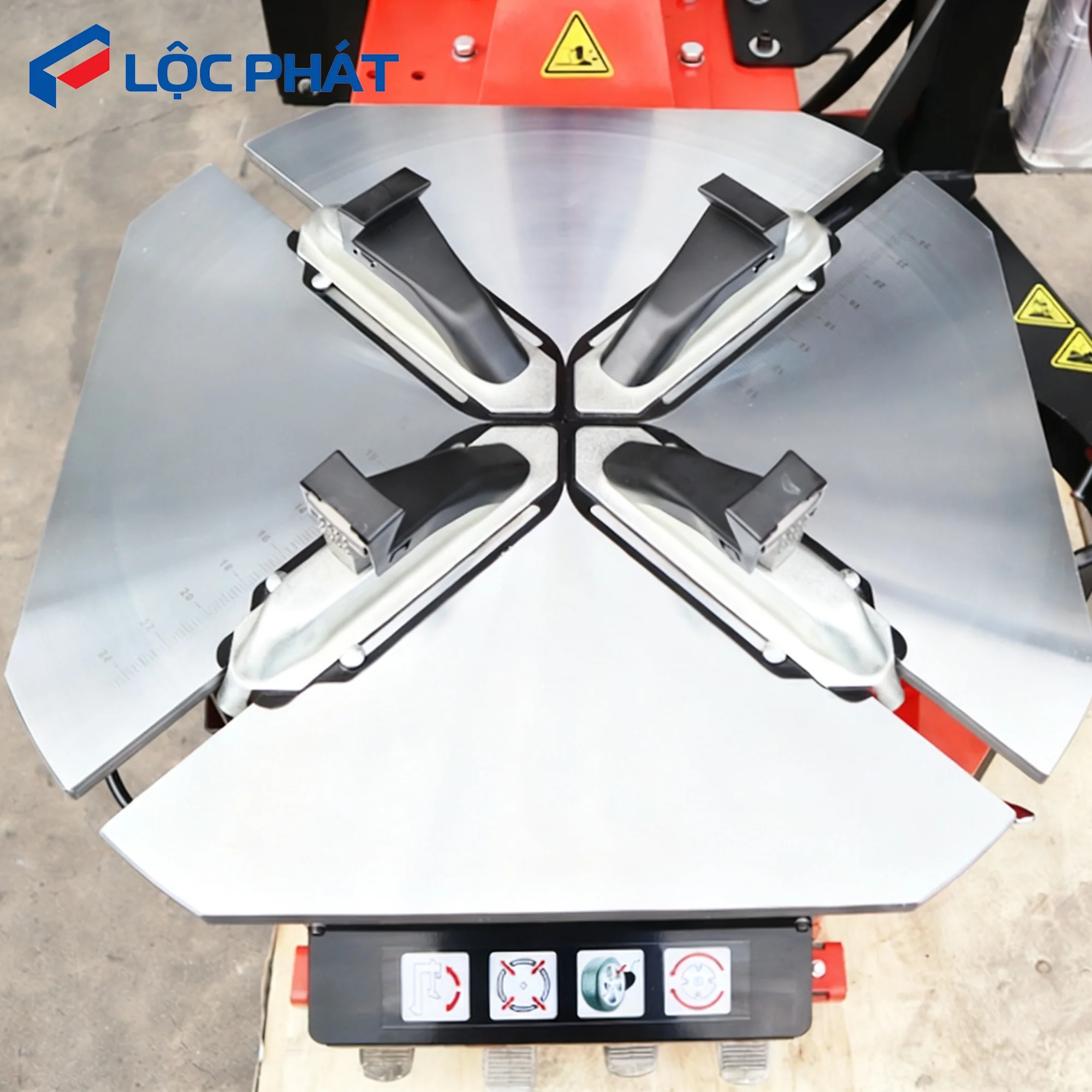 Mâm kẹp 28 inch của Máy Tháo Vỏ Xe Du Lịch Cần Xoay Ngang SunTek LP-990A