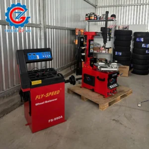 Máy cân mâm Fly Speed FS-990A đặt trong không gian gara sửa chữa ô tô.