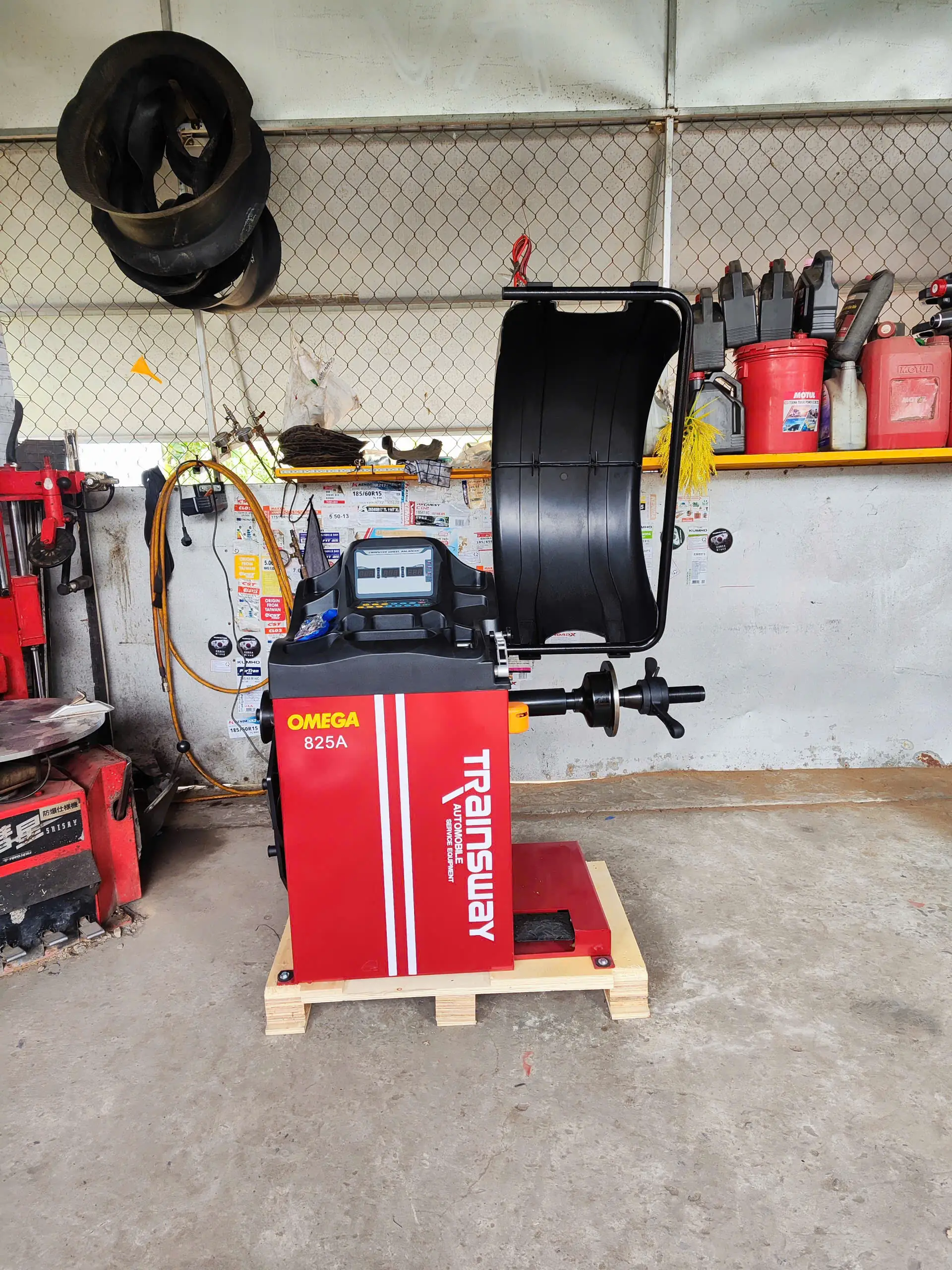 Cụm trục chính 40mm siêu cứng cáp của máy cân mâm OMEGA 825A