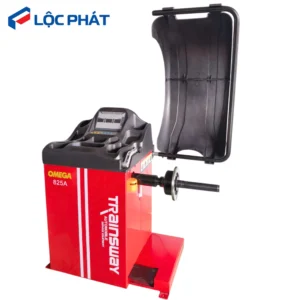Máy cân bằng lốp ô tô Omega 825A màu đỏ, trục quay được kéo ra.