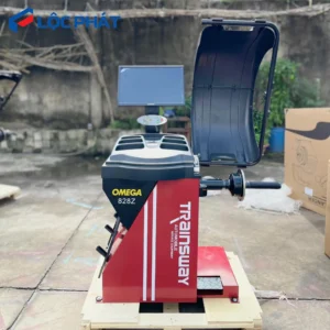 Máy cân mâm Omega 828Z Trainsway nhìn từ cạnh bên.