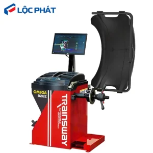 Máy cân mâm Omega 828Z Trainsway màu đỏ, cận cảnh.