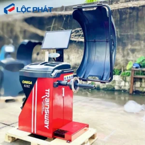 Máy cân mâm Omega 828Z Trainsway với màn hình LCD hiển thị.