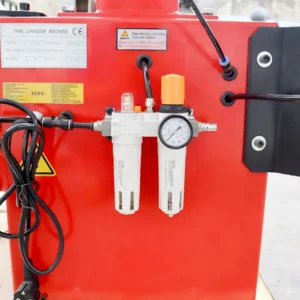 Máy tháo vỏ xe du lịch SunTek LP-990A màu đỏ, tích hợp cần phụ CP-4, sẵn sàng hoạt động.