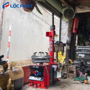 Máy tháo lốp Suntek LP-806 trên nền trắng