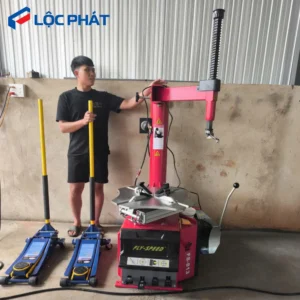 Máy tháo vỏ FLY-SPEED FS-813 nhìn từ phía trước và một phần phía sau.