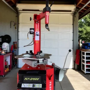 Máy tháo vỏ FLY-SPEED FS-813 nhìn từ góc thấp phía trước.