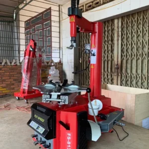 Máy tháo vỏ FLY-SPEED FS-813 nhìn từ phía trước, thể hiện rõ các bộ phận.