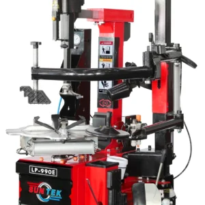 Cận cảnh cần ngã thủy lực của máy tháo vỏ SunTek LP-990E, giúp thao tác ra vào lốp dễ dàng.