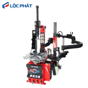 Máy tháo vỏ xe du lịch SunTek LP-990E với cần phụ CP-3, hiển thị rõ các bộ phận cơ khí và cần gật gù.