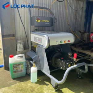 Máy rửa xe LOPATEK WL-75S4 7.5kW, 250 bar, 15 lít/phút, 380V, thiết kế chắc chắn, bánh xe di chuyển linh hoạt.