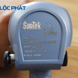 Chi tiết thông số kỹ thuật súng xiết bulong SunTek LP-1800P: 1/2 inch, 7200 vòng/phút, 560 ft-lb.