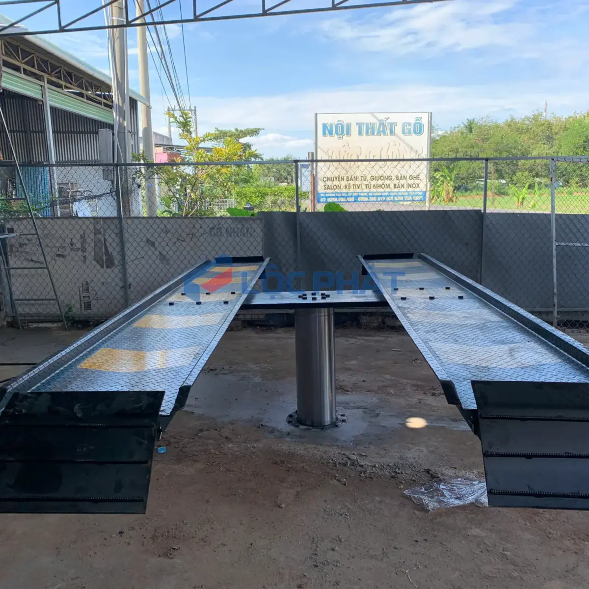 Cầu Nâng 1 Trụ Rửa Xe Ấn Độ - Âm Nền, Lắp Nổi, Mặt Chữ H & Cánh Bướm