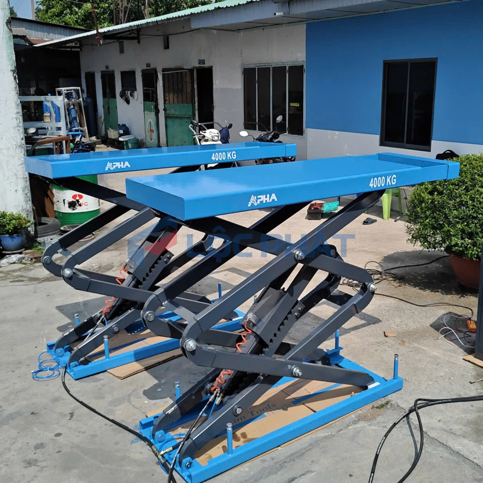 Tổng thể cầu nâng cắt kéo âm nền ALPHA AL-4XA nhìn từ góc nghiêng