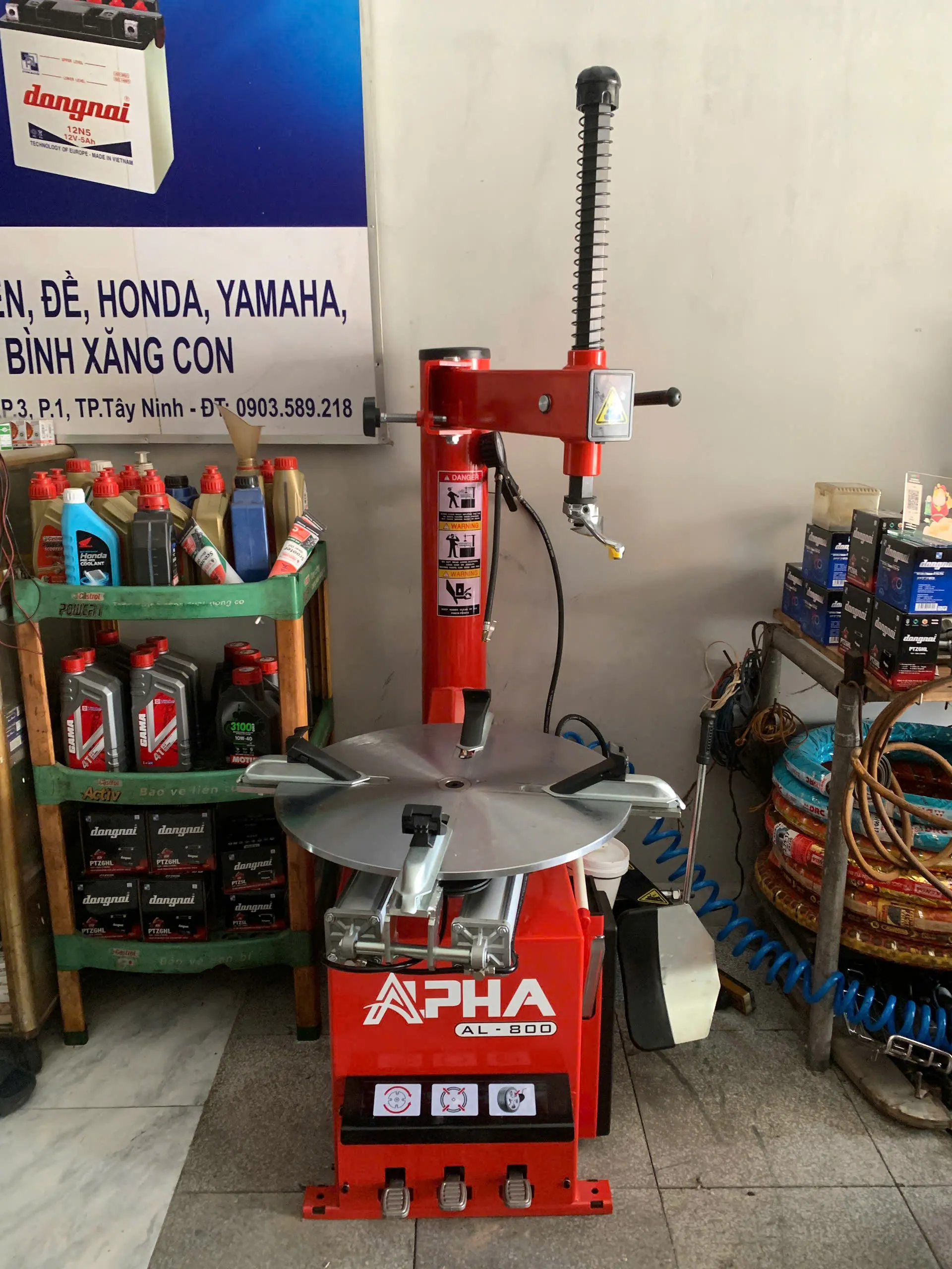 Máy ra vào lốp ô tô xe máy ALPHA AL-800 bàn giao thực tế