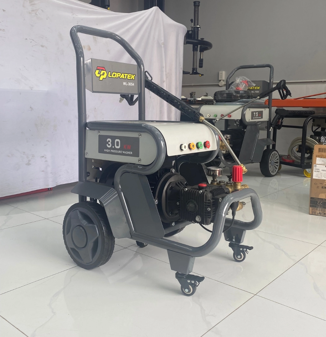 Máy rửa xe áp lực cao LOPATEK WL-30S4 công suất 3.0 kW góc thực tế