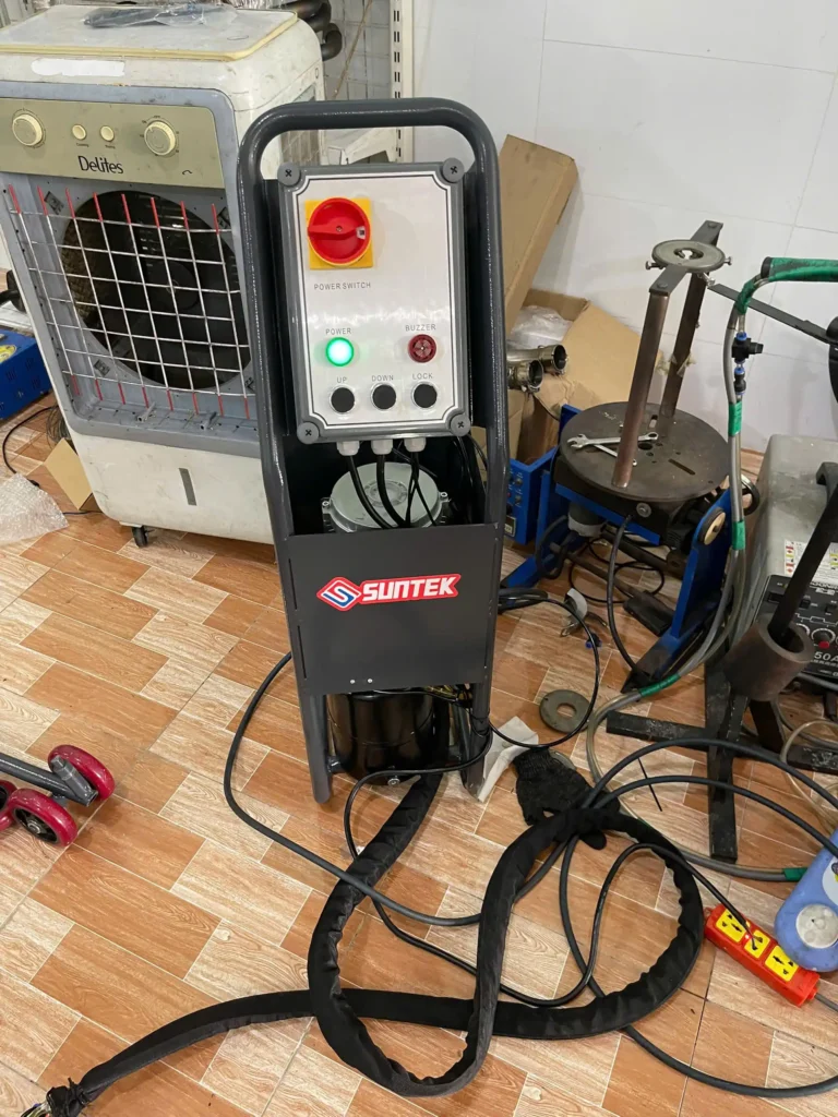 Lắp Đặt Cầu Nâng Cắt Kéo Cho Xưởng Anh Vương Tại Bến Cát 1 Ngày