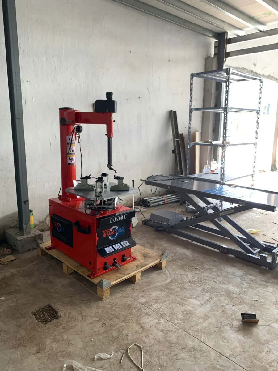 Kiểm tra vận hành máy tháo vỏ lốp SUNTEK LP806 Tăng Nhơn Phú Lộc Phát