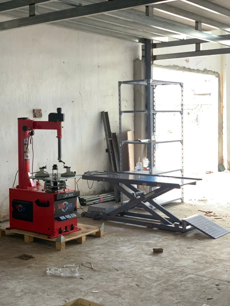 Lắp Đặt Thiết Bị Gara Tăng Nhơn Phú Cho Xưởng Dịch Vụ Xanh SM