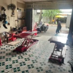 Bàn giao thử tải bàn nâng sửa xe máy cho thợ tiệm Châu Thịnh Lộc Phát