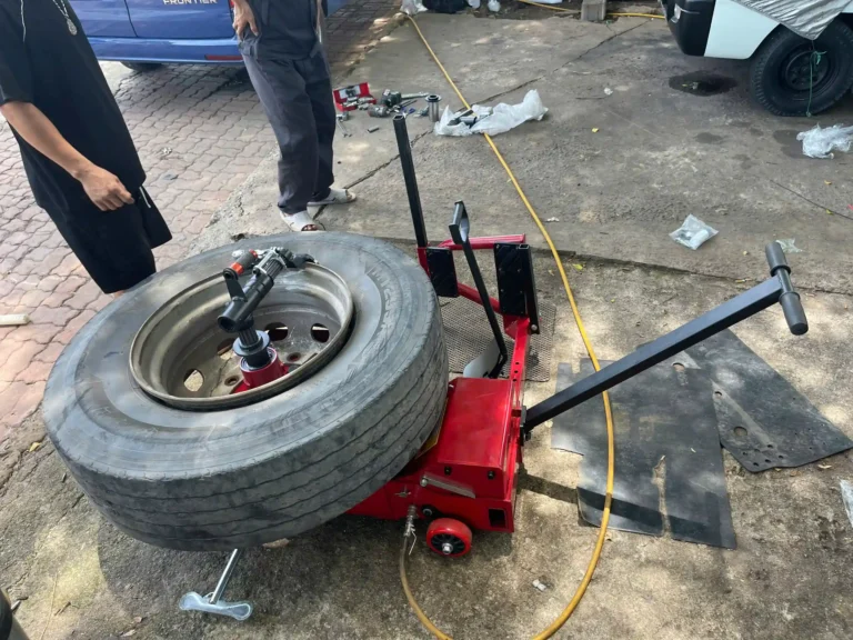Máy Ra Vào Lốp Xe Tải SUNTEK Bàn Giao Cho Anh Nghiêm Vũng Tàu