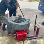 Thử tải thực tế bẩy vỏ máy ra vào lốp xe tải lưu động SUNTEK Lộc Phát Vũng Tàu
