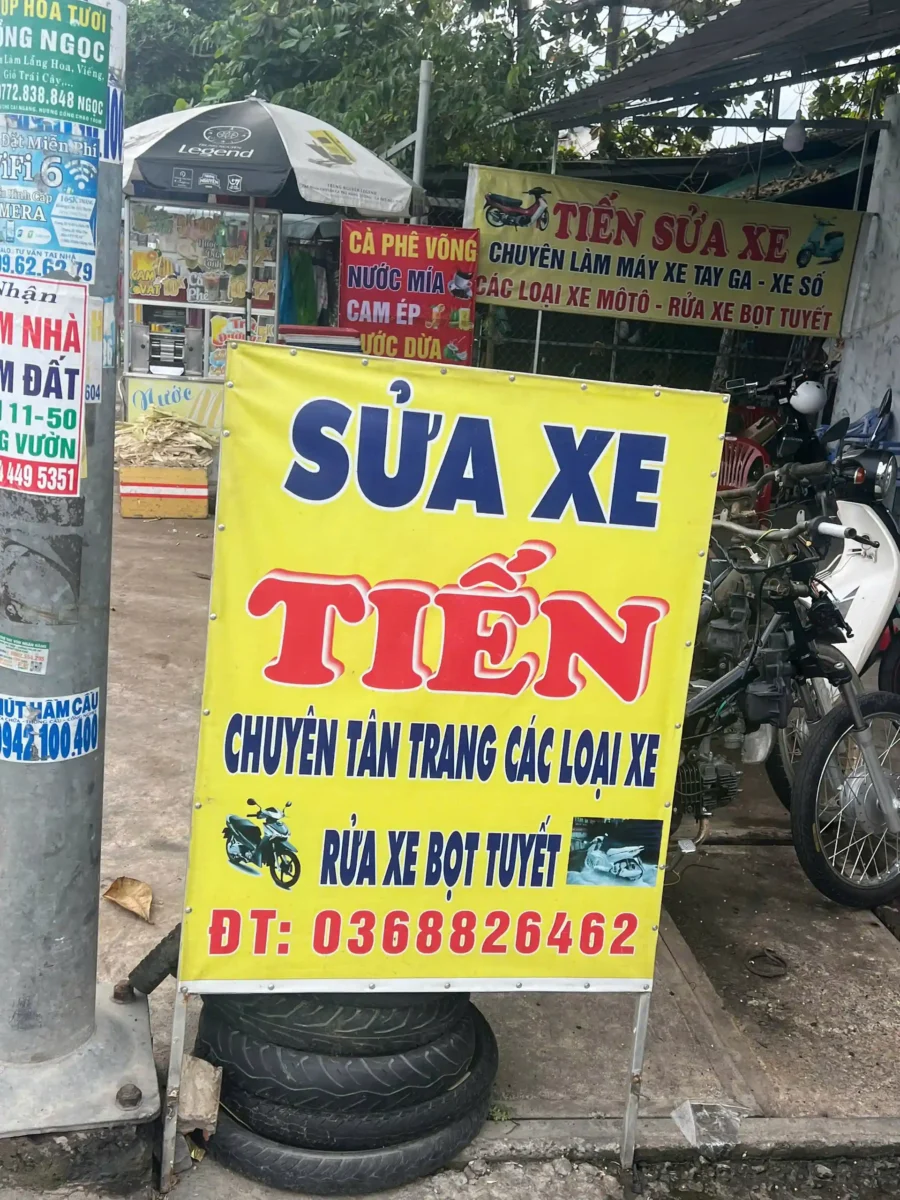 Biển hiệu tiệm sửa xe Tiến tại Vĩnh Long lắp đặt máy tháo vỏ